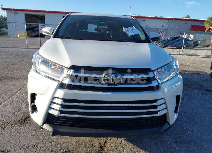 Photo 13 of 2019 Toyota Highlander LE (VIN 5TDZARFH4KS047134)