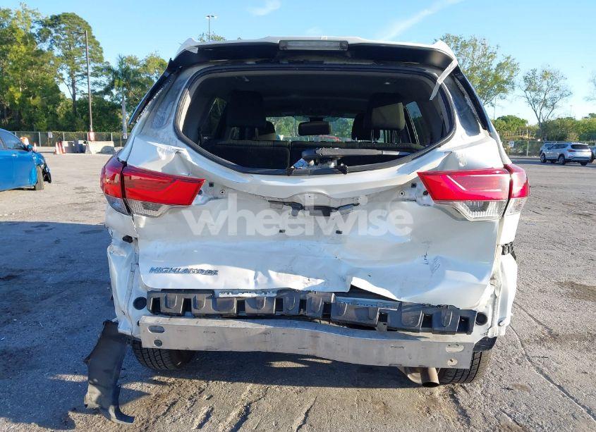 Photo 17 of 2019 Toyota Highlander LE (VIN 5TDZARFH4KS047134)