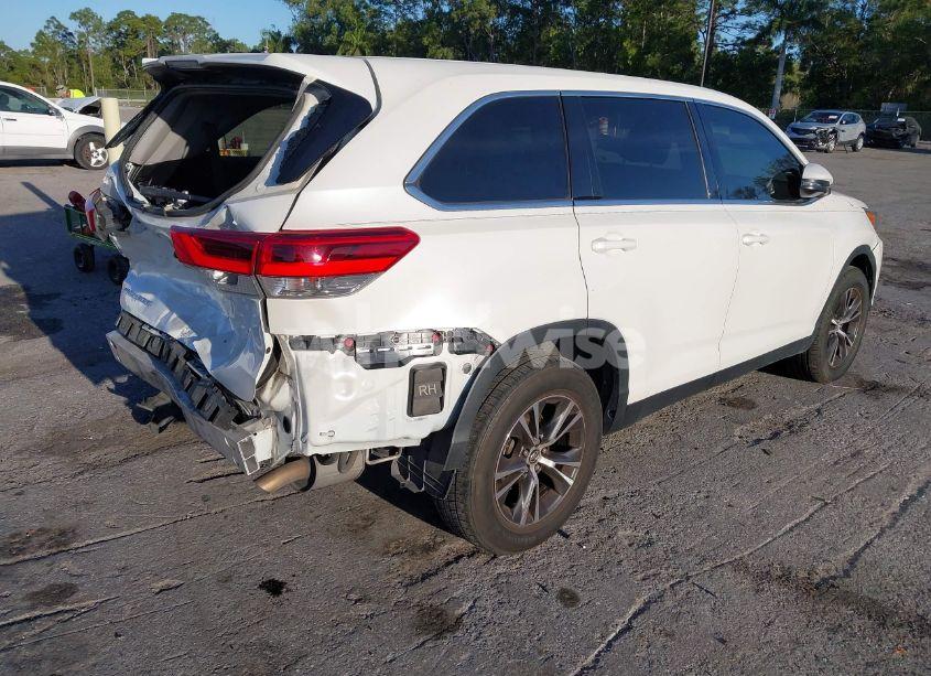Photo 4 of 2019 Toyota Highlander LE (VIN 5TDZARFH4KS047134)