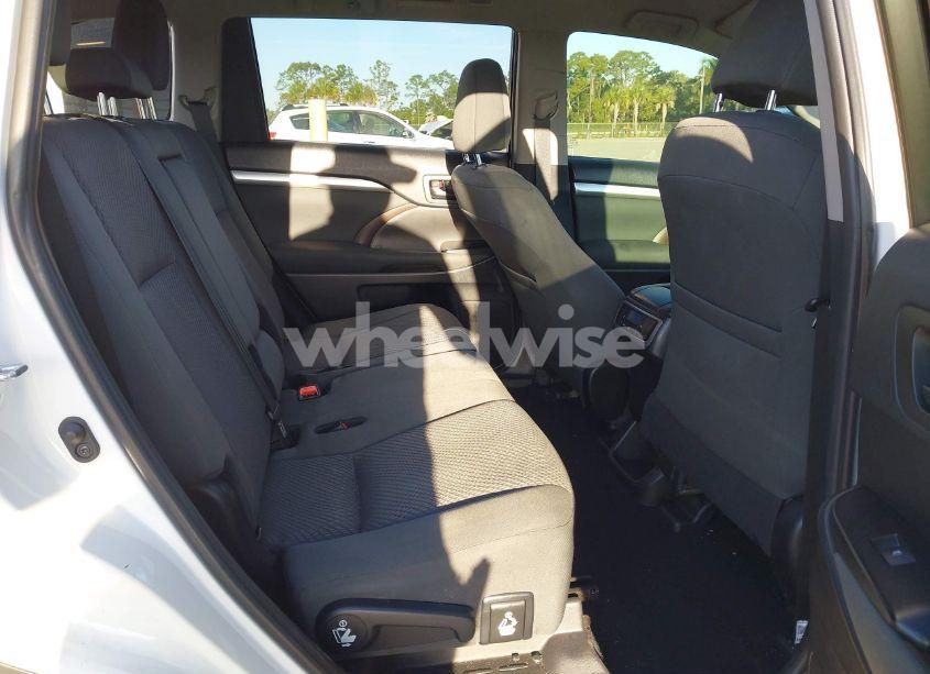 Photo 8 of 2019 Toyota Highlander LE (VIN 5TDZARFH4KS047134)