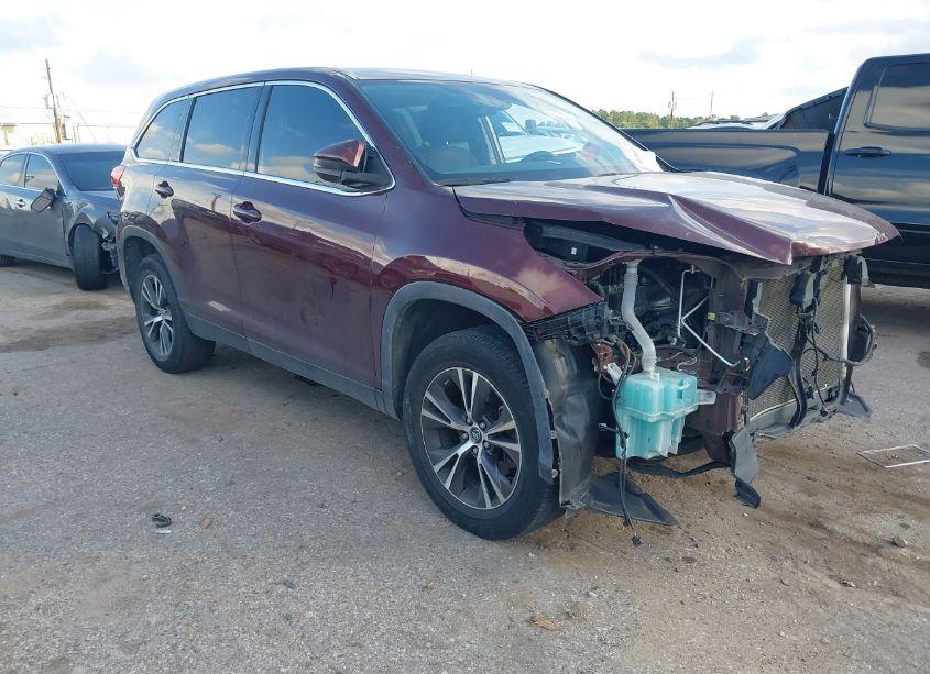 2019 Toyota Highlander LE (VIN 5TDZARFH4KS056853) main photo