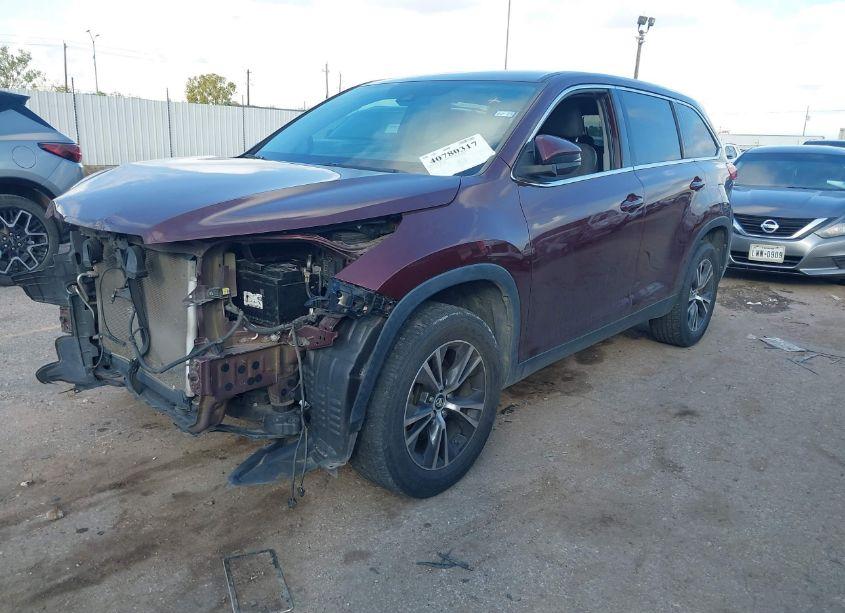 Photo 2 of 2019 Toyota Highlander LE (VIN 5TDZARFH4KS056853)