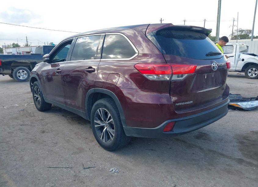 Photo 3 of 2019 Toyota Highlander LE (VIN 5TDZARFH4KS056853)