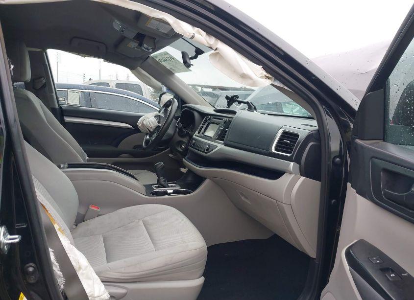 Photo 5 of 2016 Toyota Highlander LE (VIN 5TDZARFH5GS019348)