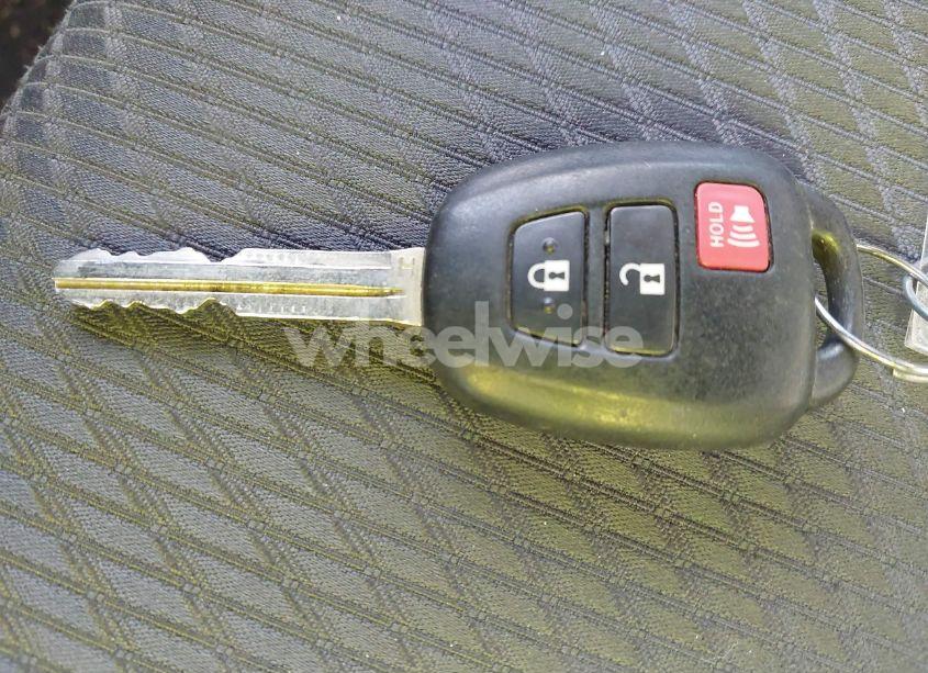 Photo 11 of 2018 Toyota Highlander LE (VIN 5TDZARFH5JS038487)