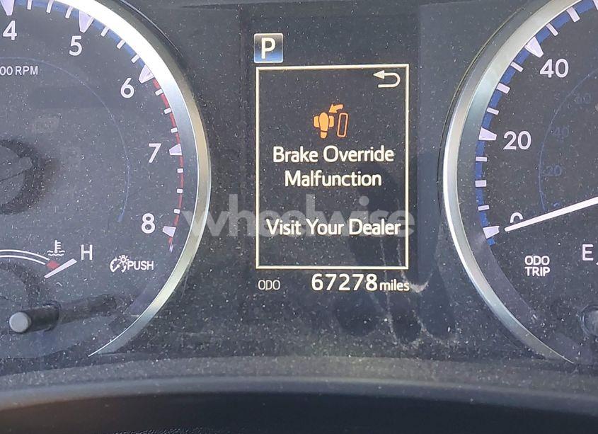 Photo 15 of 2018 Toyota Highlander LE (VIN 5TDZARFH5JS038487)