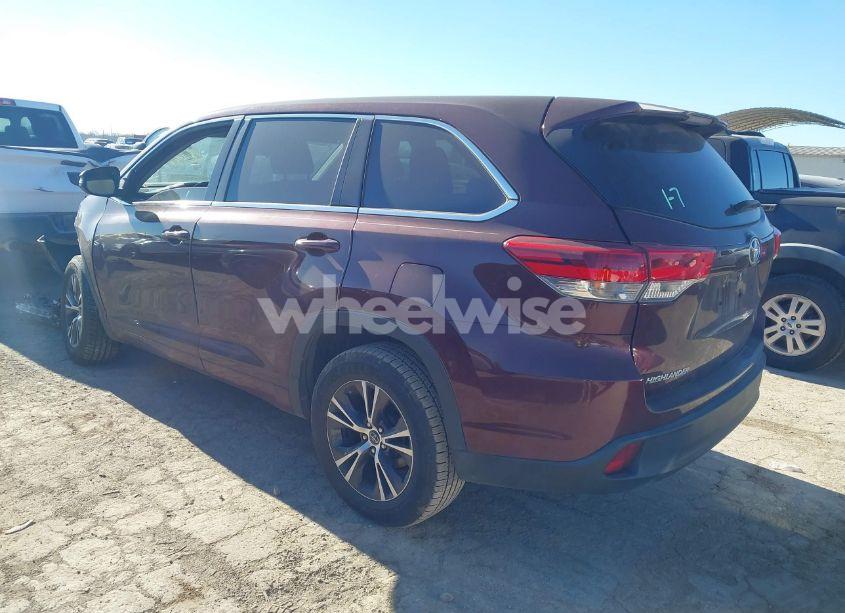 Photo 3 of 2018 Toyota Highlander LE (VIN 5TDZARFH5JS038487)