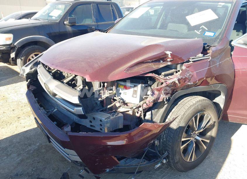 Photo 6 of 2018 Toyota Highlander LE (VIN 5TDZARFH5JS038487)