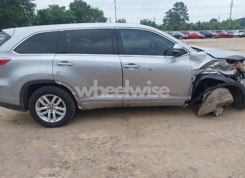 Photo 13 of 2016 Toyota Highlander LE (VIN 5TDZARFH6GS021397)