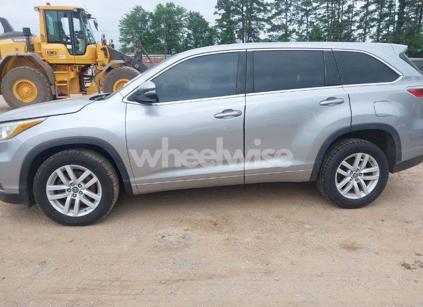 Photo 14 of 2016 Toyota Highlander LE (VIN 5TDZARFH6GS021397)