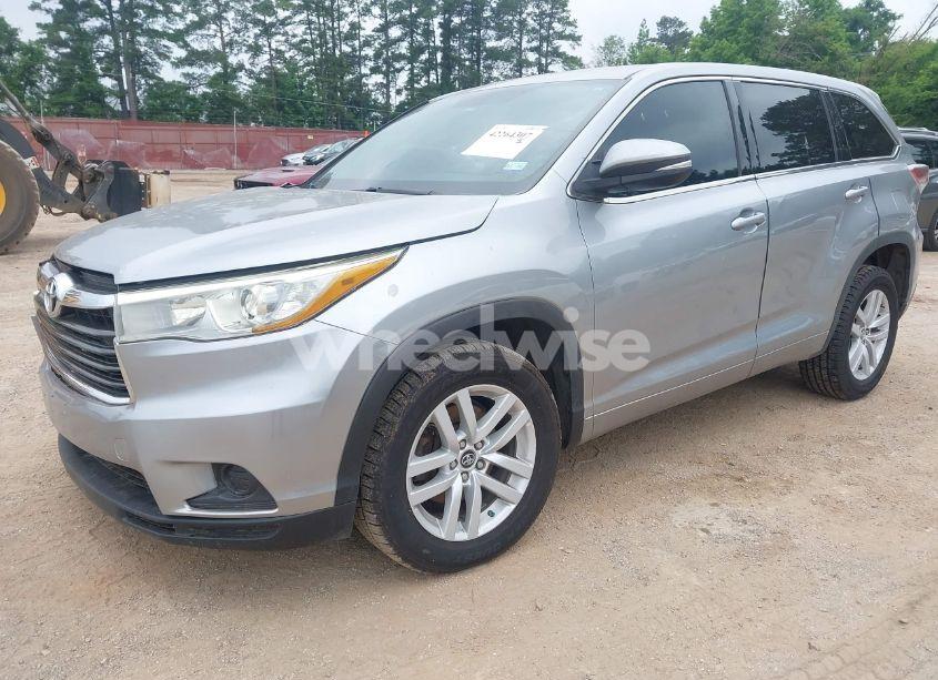 Photo 2 of 2016 Toyota Highlander LE (VIN 5TDZARFH6GS021397)