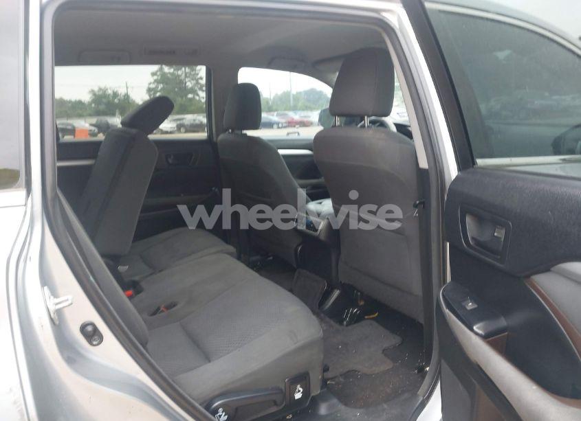 Photo 8 of 2016 Toyota Highlander LE (VIN 5TDZARFH6GS021397)