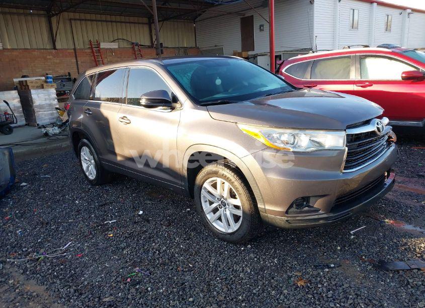 2016 Toyota Highlander LE (VIN 5TDZARFH6GS022937) main photo