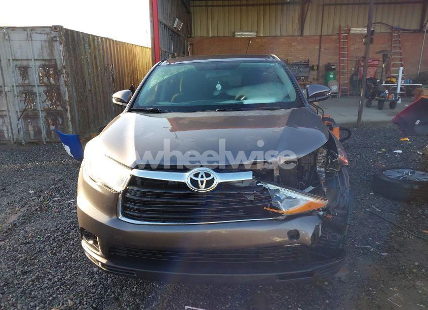 Photo 12 of 2016 Toyota Highlander LE (VIN 5TDZARFH6GS022937)