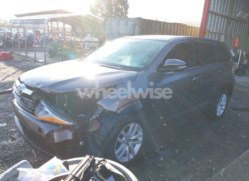 Photo 2 of 2016 Toyota Highlander LE (VIN 5TDZARFH6GS022937)