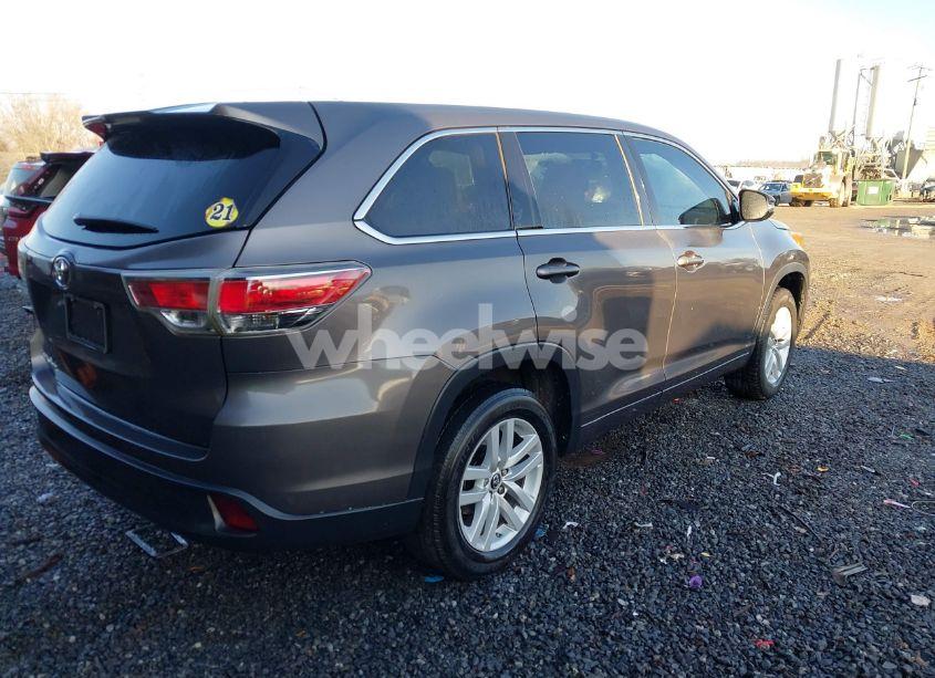 Photo 4 of 2016 Toyota Highlander LE (VIN 5TDZARFH6GS022937)