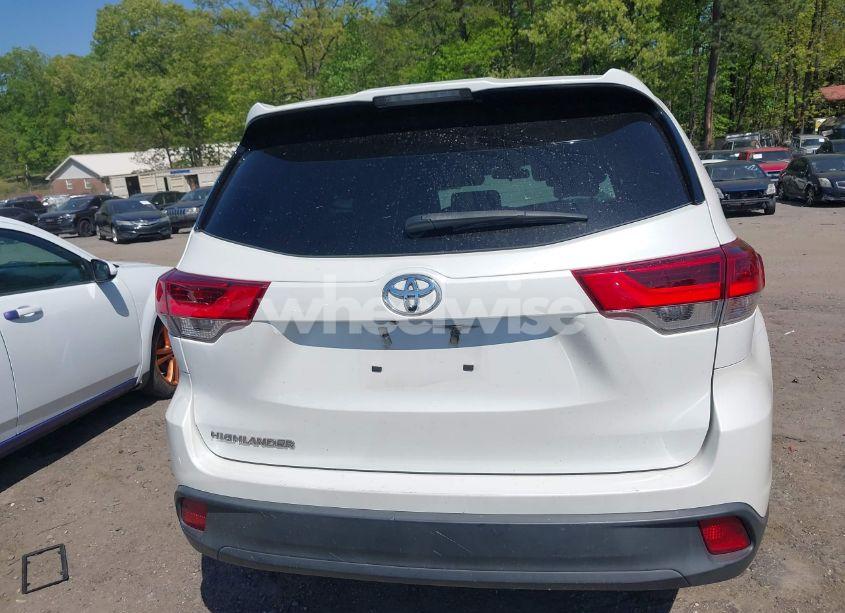 Photo 15 of 2017 Toyota Highlander LE (VIN 5TDZARFH6HS031526)