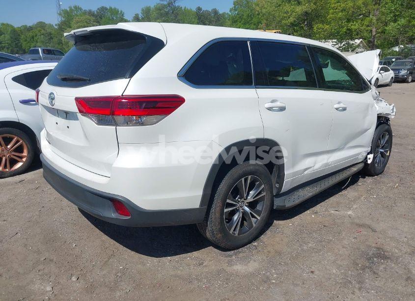 Photo 4 of 2017 Toyota Highlander LE (VIN 5TDZARFH6HS031526)