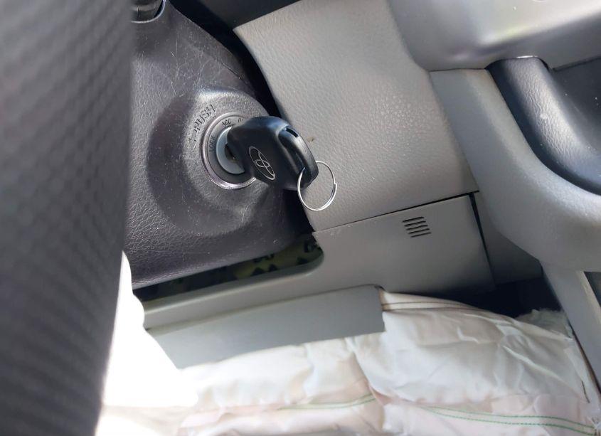 Photo 11 of 2019 Toyota Highlander LE (VIN 5TDZARFH6KS042758)