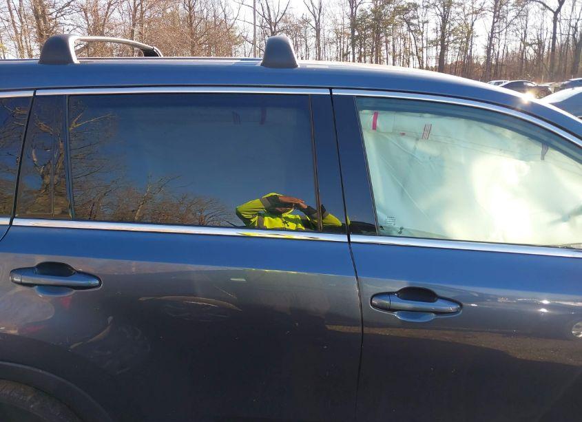 Photo 13 of 2019 Toyota Highlander LE (VIN 5TDZARFH6KS042758)