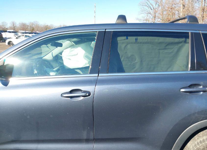 Photo 14 of 2019 Toyota Highlander LE (VIN 5TDZARFH6KS042758)