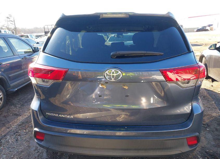 Photo 16 of 2019 Toyota Highlander LE (VIN 5TDZARFH6KS042758)