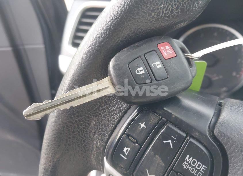 Photo 11 of 2019 Toyota Highlander LE (VIN 5TDZARFH6KS054098)