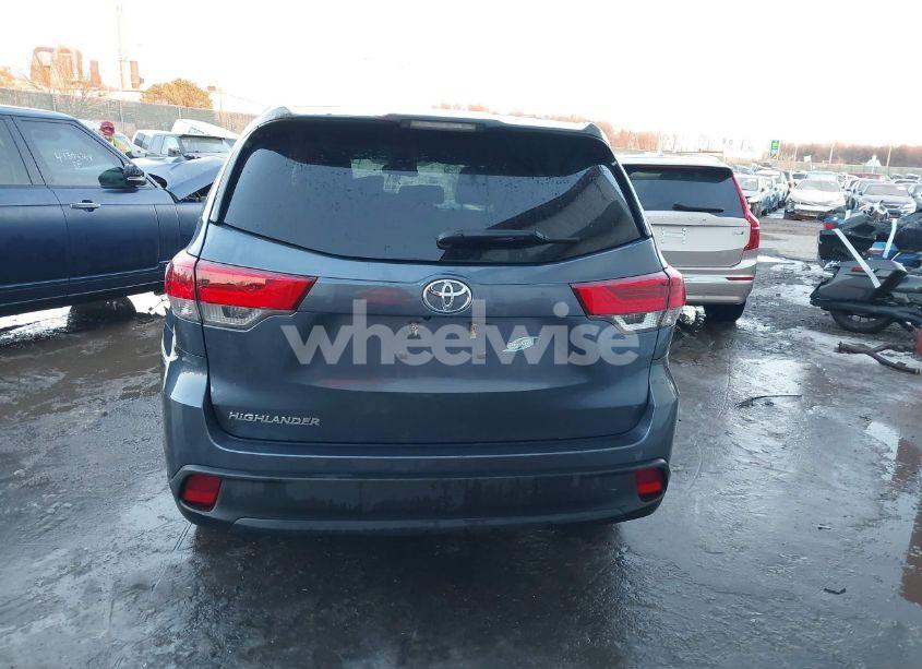 Photo 17 of 2019 Toyota Highlander LE (VIN 5TDZARFH6KS054098)