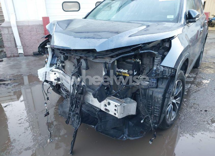 Photo 18 of 2019 Toyota Highlander LE (VIN 5TDZARFH6KS054098)