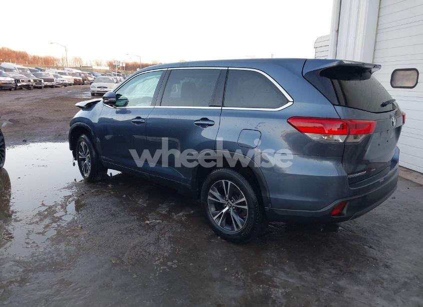 Photo 3 of 2019 Toyota Highlander LE (VIN 5TDZARFH6KS054098)