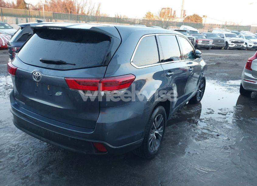 Photo 4 of 2019 Toyota Highlander LE (VIN 5TDZARFH6KS054098)