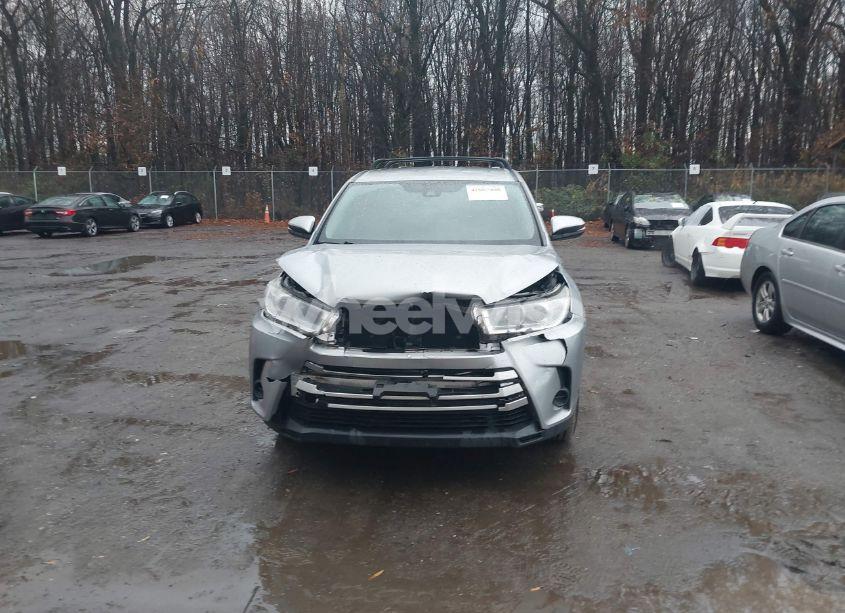 Photo 12 of 2017 Toyota Highlander LE (VIN 5TDZARFH7HS025377)