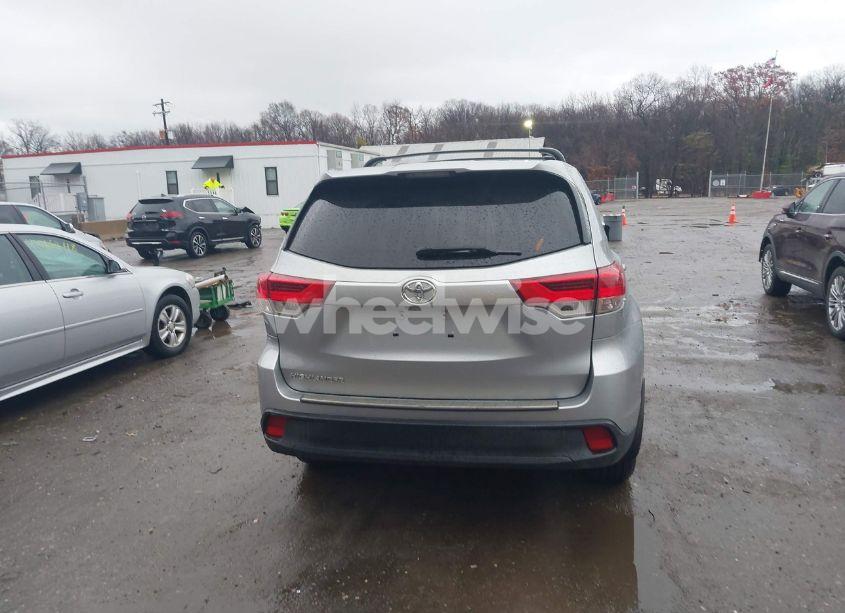 Photo 16 of 2017 Toyota Highlander LE (VIN 5TDZARFH7HS025377)