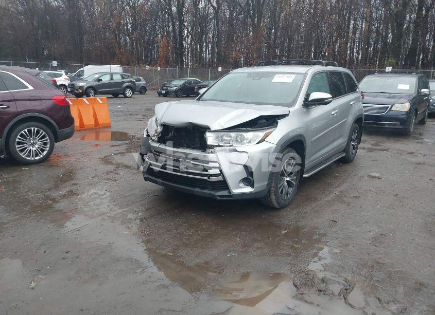 Photo 2 of 2017 Toyota Highlander LE (VIN 5TDZARFH7HS025377)