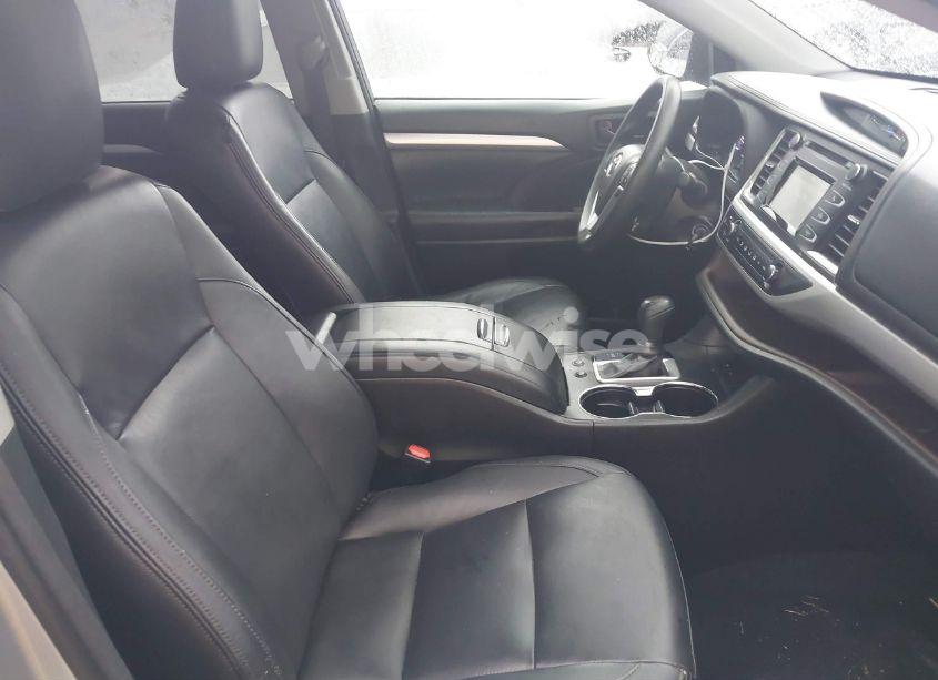 Photo 5 of 2017 Toyota Highlander LE (VIN 5TDZARFH7HS025377)