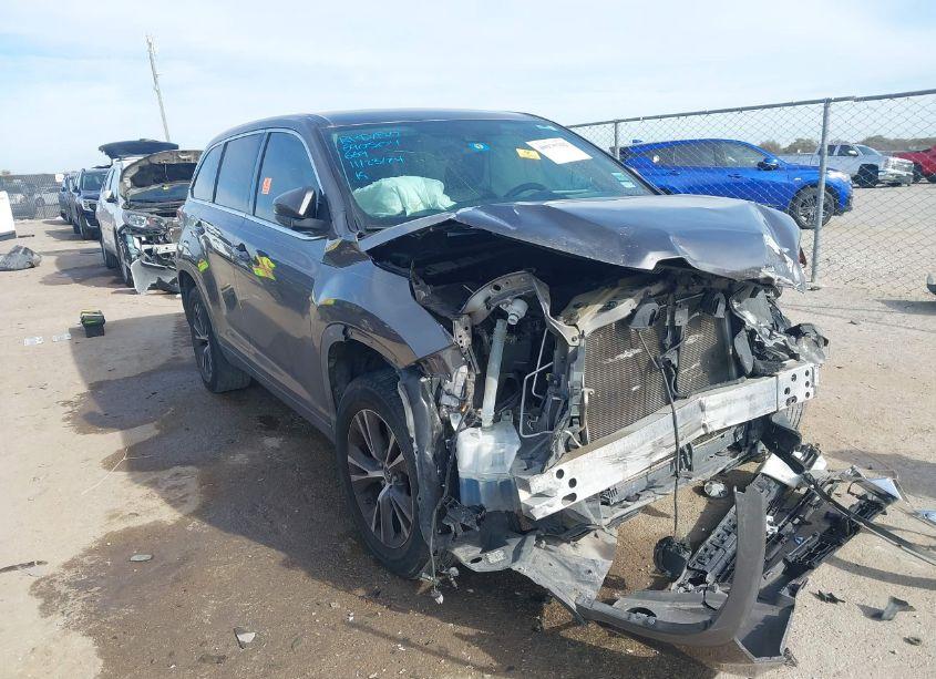 2018 Toyota Highlander LE (VIN 5TDZARFH7JS036224) main photo