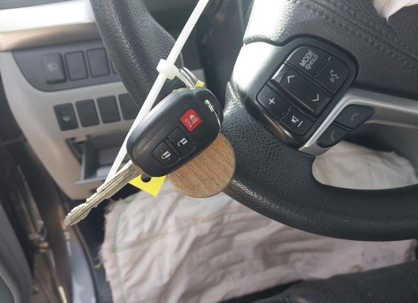 Photo 10 of 2018 Toyota Highlander LE (VIN 5TDZARFH7JS036224)