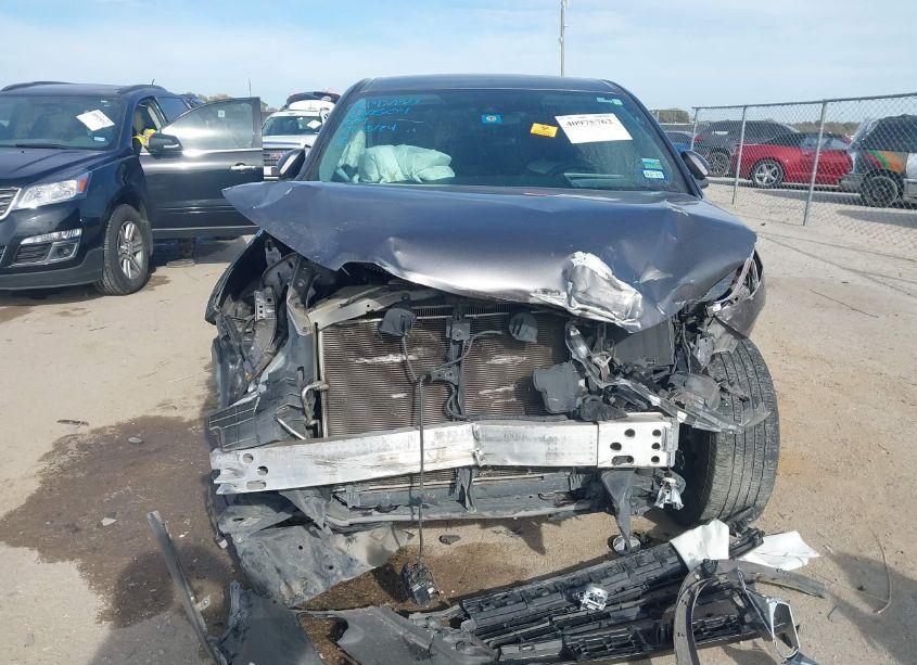 Photo 11 of 2018 Toyota Highlander LE (VIN 5TDZARFH7JS036224)