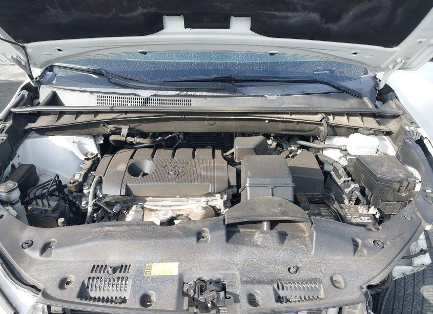 Photo 10 of 2019 Toyota Highlander LE (VIN 5TDZARFH7KS043482)