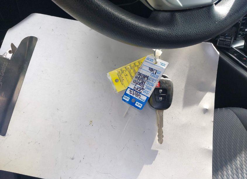 Photo 11 of 2019 Toyota Highlander LE (VIN 5TDZARFH7KS043482)