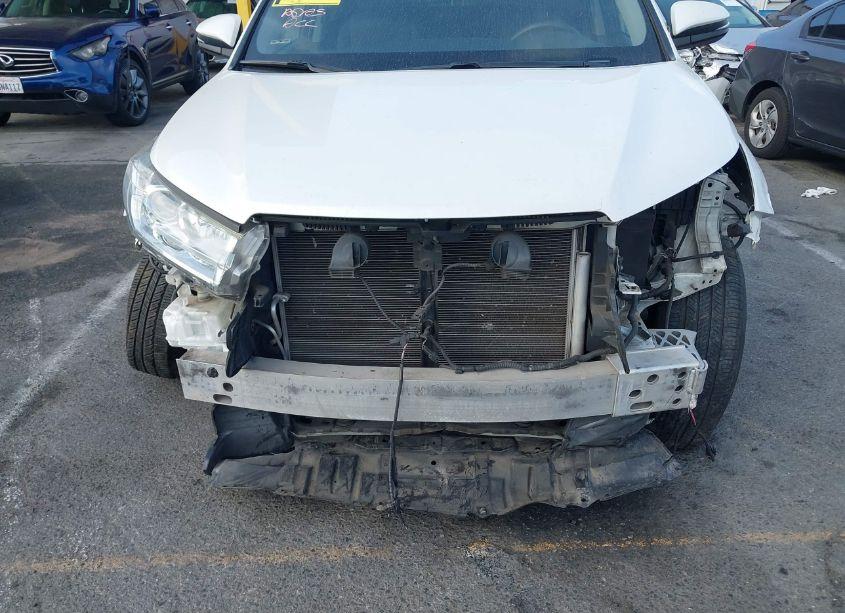 Photo 6 of 2019 Toyota Highlander LE (VIN 5TDZARFH7KS043482)