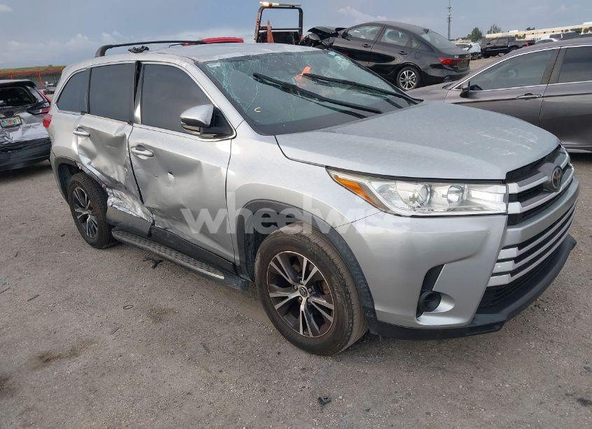2019 Toyota Highlander LE (VIN 5TDZARFH7KS052716) main photo