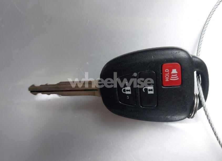 Photo 11 of 2019 Toyota Highlander LE (VIN 5TDZARFH7KS052716)