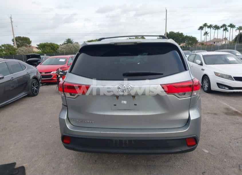 Photo 16 of 2019 Toyota Highlander LE (VIN 5TDZARFH7KS052716)