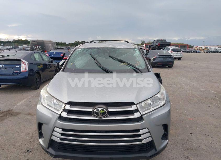 Photo 6 of 2019 Toyota Highlander LE (VIN 5TDZARFH7KS052716)