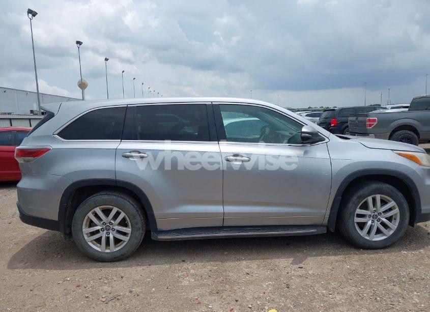 Photo 13 of 2016 Toyota Highlander LE (VIN 5TDZARFH8GS021479)