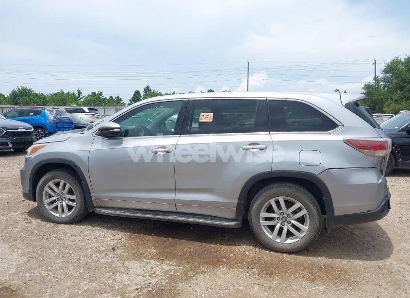Photo 14 of 2016 Toyota Highlander LE (VIN 5TDZARFH8GS021479)