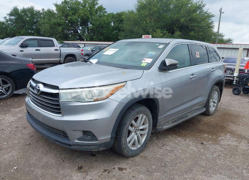 Photo 2 of 2016 Toyota Highlander LE (VIN 5TDZARFH8GS021479)
