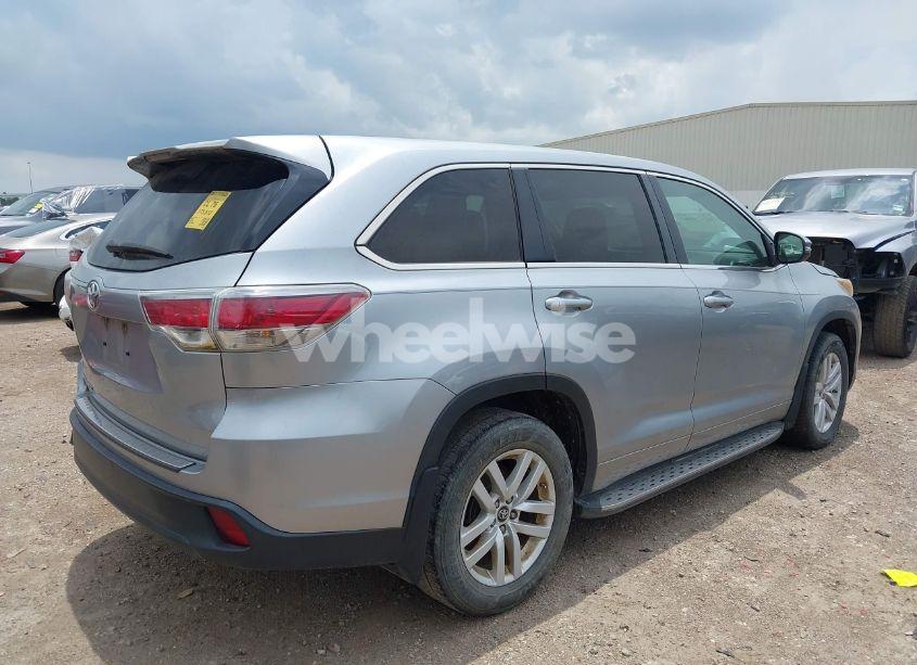 Photo 4 of 2016 Toyota Highlander LE (VIN 5TDZARFH8GS021479)
