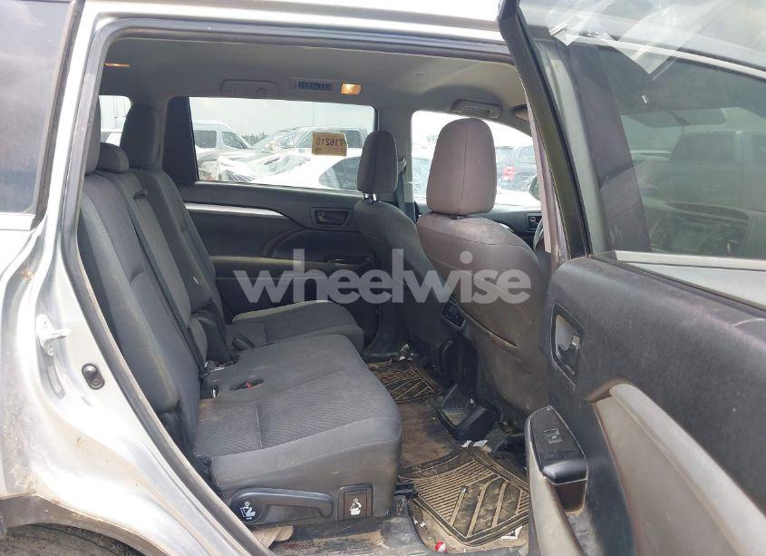 Photo 8 of 2016 Toyota Highlander LE (VIN 5TDZARFH8GS021479)